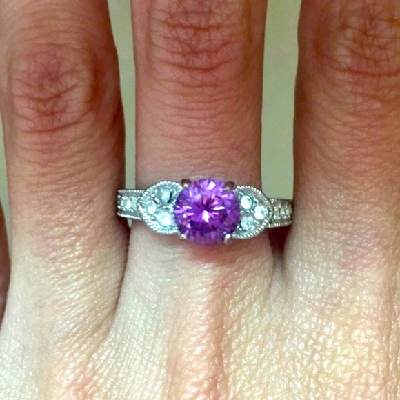 ❤️Gorgeous Amethyst Ring with Pave CZ Stones - Picture 8 of 9